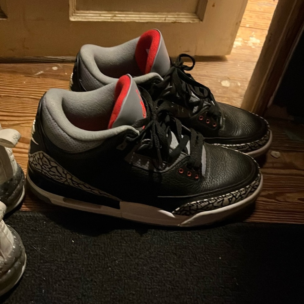 Retro 3 Jordan’s cement